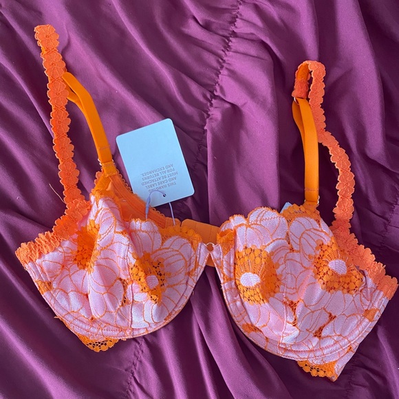 Perfect Poppies Unlined Lace Demi Bra - Picture 2 of 3